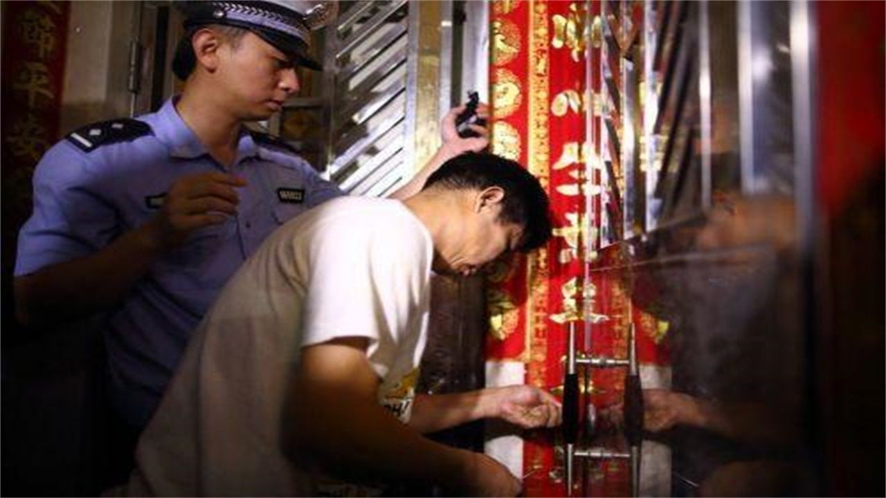 江津请开锁师傅开了锁后，师傅为什么一般都不进门，就算主人请也不进去？